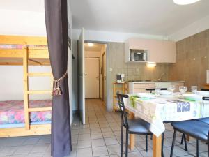 Appartement Appartement Briançon, 1 pièce, 4 personnes - FR-1-330C-41 7 Avenue RenÃ© Froger -  - 05100 Briançon Provence-Alpes-Côte d\'Azur