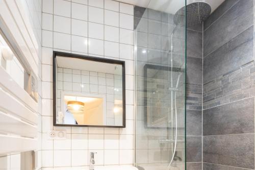 Appartement cœur de ville - Au calme - WiFi - Four, Lave-sèche Linge