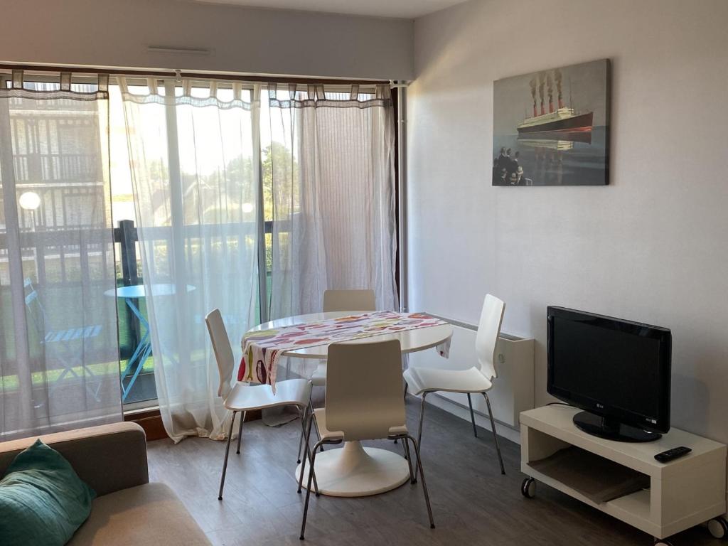 Appartement Cabourg, 3 pièces, 4 personnes - FR-1-487-209 34 Avenue de la Bizontine RESIDENCE LA BIZONTINE Bâtiment A, 14390 Cabourg