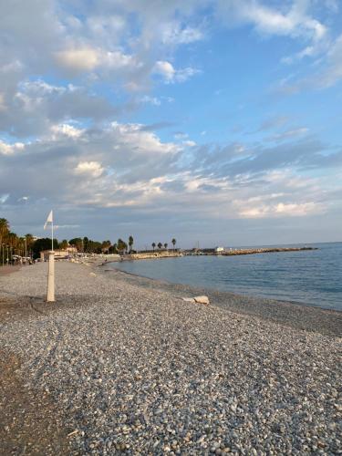 Appartement calme et propre avec vue sur la mer