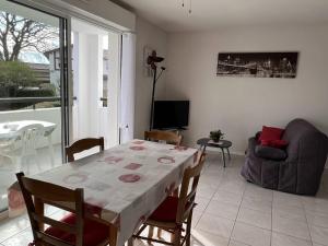 Appartement Appartement Cambo-les-Bains, 2 pièces, 2 personnes - FR-1-495-30 26 rue de la Bergeirie Bât A appt 6 64250 Cambo-les-Bains Aquitaine