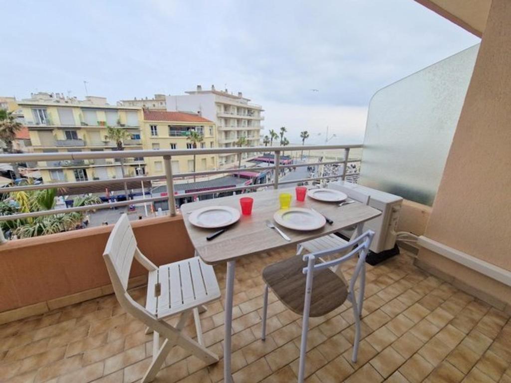 Appartement Appartement Canet-en-Roussillon, 2 pièces, 2 personnes - FR-1-696-26 Résidence LE REGENT 1 avenue de la Méditerranée 66140 Canet-en-Roussillon