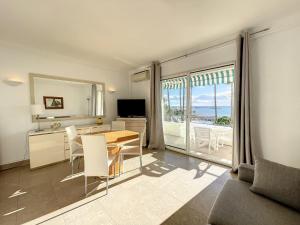 Appartement Appartement Cannes, 2 pièces, 4 personnes - FR-1-470-11 80 BOULEVARD DE LA CROISETTE LE REGENT, H3 REGENT 06400 Cannes Provence-Alpes-Côte d\'Azur