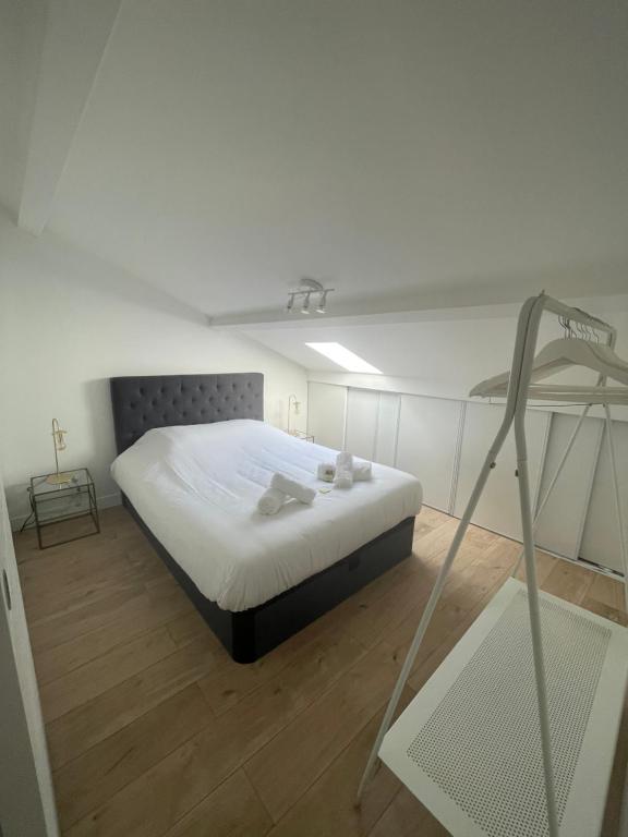 Appartement Cannes centre Suquet vue sur mer 14 Rue des Frères 2ème étage, 06400 Cannes