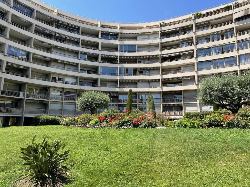 Appartement Appartement Cannes la Bocca, 1 pièce, 2 personnes - FR-1-609-68 19 Avenue Francis Tonner LA LICORNE - bat JUPITER 06150 Cannes