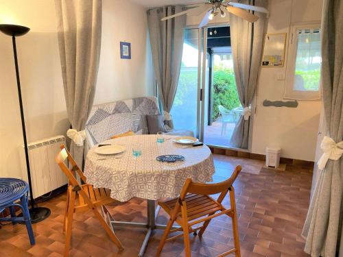 Appartement Cap d'Agde, 1 pièce, 4 personnes - FR-1-249-369
