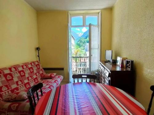 Appartement Cauterets, 2 pièces, 6 personnes - FR-1-234-130