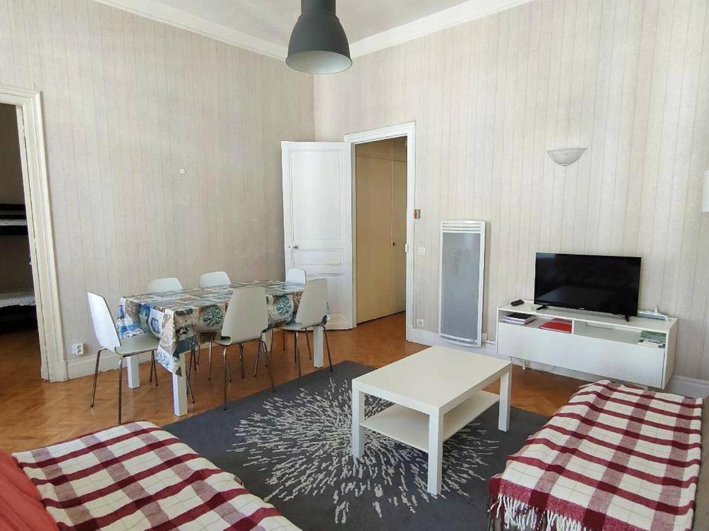 Appartement Appartement Cauterets, 2 pièces, 6 personnes - FR-1-234-140 1 Bd Latapie Flurin -  - 65110 Cauterets