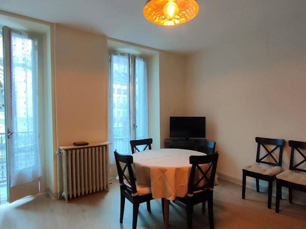 Appartement Cauterets, 3 pièces, 6 personnes - FR-1-234-124 4, Rue MarÃ©chal Joffre -  -, 65110 Cauterets