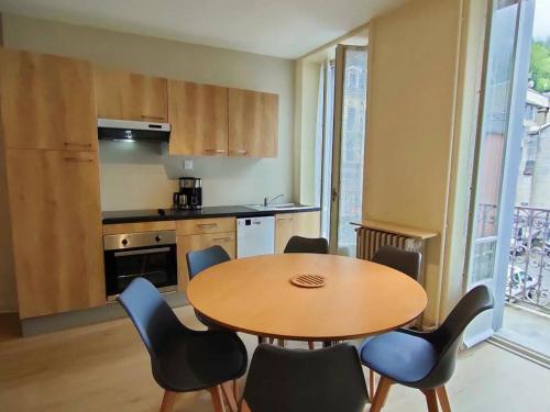 Appartement Cauterets, 3 pièces, 6 personnes - FR-1-234-142