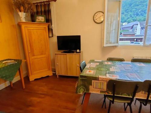 Appartement Cauterets, 3 pièces, 6 personnes - FR-1-234-208