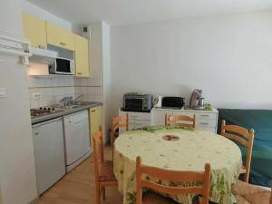 Appartement Cauterets, 3 pièces, 6 personnes - FR-1-234-250