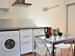 Appartement Appartement Cavalaire-sur-Mer, 1 pièce, 4 personnes - FR-1-226B-64 BAT B - APPARTEMENT N°14 - 1ER ETAGE 77 AVENUE FREDERIC MISTRAL 83240 Cavalaire-sur-Mer Provence-Alpes-Côte d\'Azur