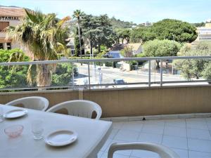 Appartement Appartement Cavalaire-sur-Mer, 2 pièces, 4 personnes - FR-1-226B-105 APPARTEMENT T2 - 4 COUCHAGES 101 avenue Pierre Rameil 83240 Cavalaire-sur-Mer Provence-Alpes-Côte d\'Azur