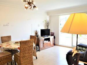 Appartement Appartement Cavalaire-sur-Mer, 2 pièces, 4 personnes - FR-1-226B-81 APPARTEMENT N°221 BAT LE FICUS - 3ème ETAGE 130 BOULEVARD PASTEUR 83240 Cavalaire-sur-Mer Provence-Alpes-Côte d\'Azur