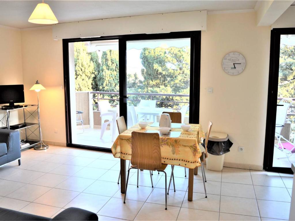 Appartement Cavalaire-sur-Mer, 3 pièces, 4 personnes - FR-1-226B-34 Appartement NÂ°302 3Eme Etage - 60 Boulevard Pasteur -, 83240 Cavalaire-sur-Mer