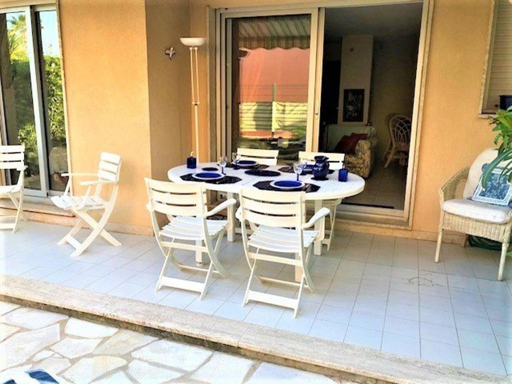 Appartement Appartement Cavalaire-sur-Mer, 3 pièces, 5 personnes - FR-1-226B-66 APPARTEMENT N-15 - RDJ 646 AVENUE FREDERIC MISTRAL 83240 Cavalaire-sur-Mer