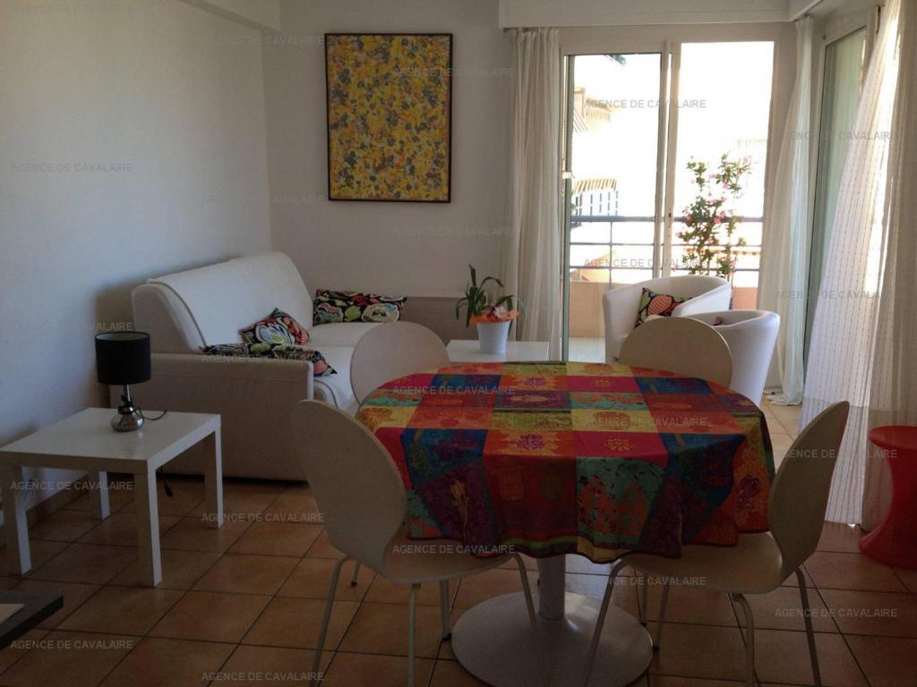 Appartement Appartement Cavalaire-sur-Mer, 3 pièces, 6 personnes - FR-1-100-217 AVENUE DU MARECHAL LYAUTEY LE MEDITERRANNEE B22 83240 Cavalaire-sur-Mer