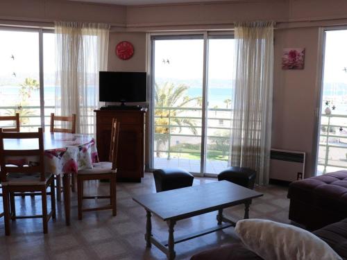 Appartement Cavalaire-sur-Mer, 3 pièces, 6 personnes - FR-1-100-225