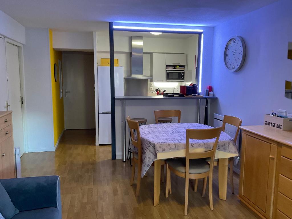 Appartement APPARTEMENT CENTRAL LUCHON T3 IDEAL CURISTES 7 Rue des Barriés 31110 Luchon