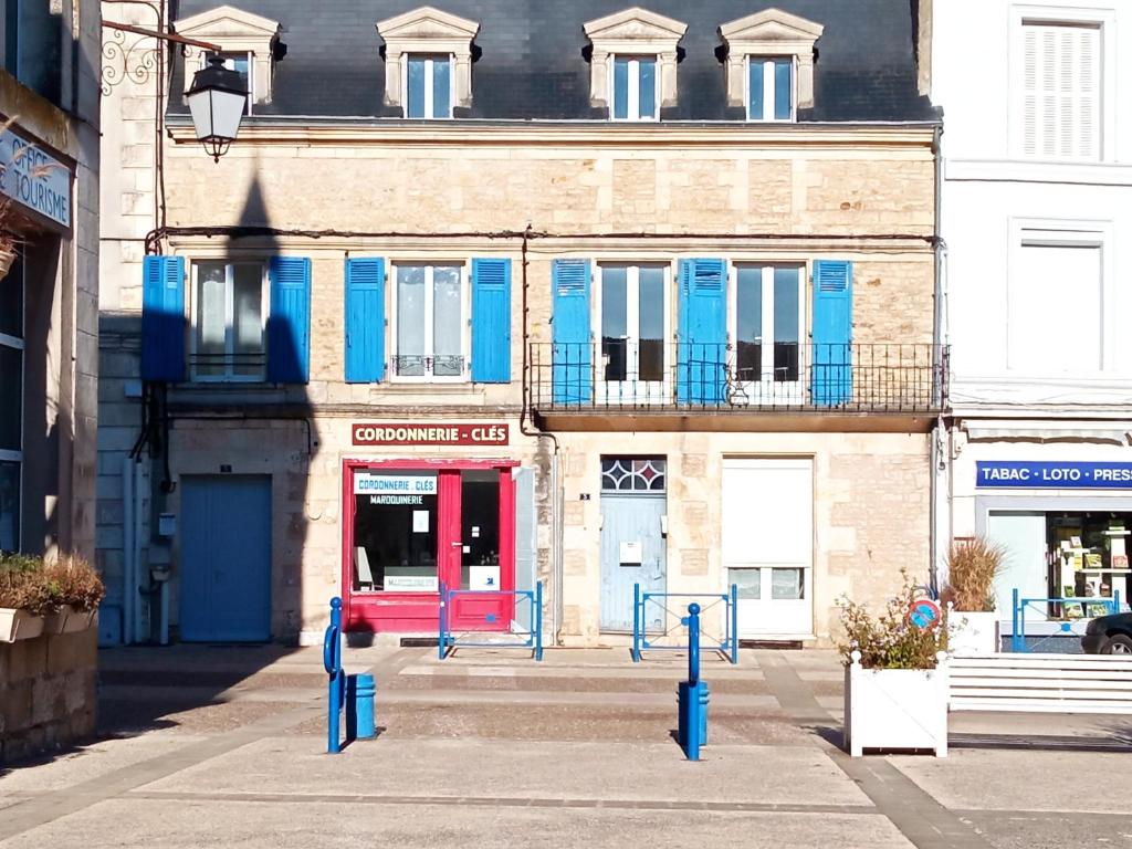 Appartement centre petite Ville Poitou 3 Place du Marché, 86160 Gençay