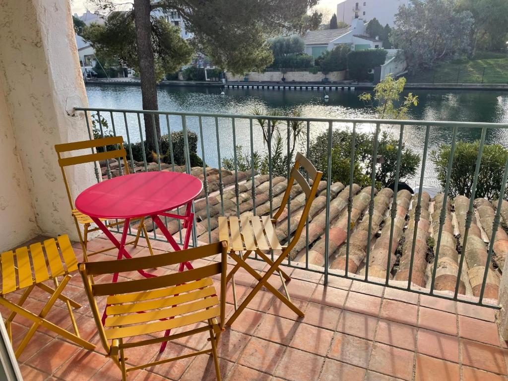 Appartement Appartement centre Port-Grimaud avec vue magnifique sur la Giscle 7 30 Rue de la Giscle 83310 Grimaud