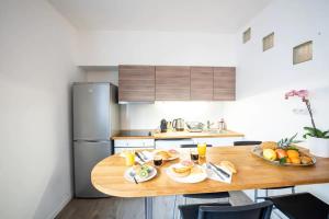 Appartement Appartement centre village, clim et parking gratuit 8 Rue Faubourg national 30220 Aigues-Mortes Languedoc-Roussillon