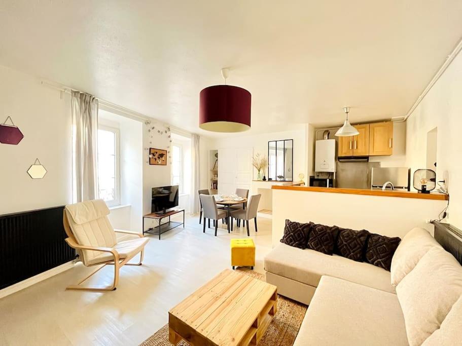 Appartement Appartement - Centre ville historique - Avec vue 2ème étage 7 Rue Arsène Vermenouze 15000 Aurillac