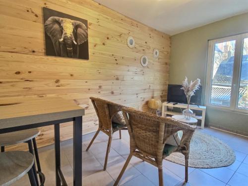 APPARTEMENT CHALEUREUX HYPER CENTRE TOUT CONFORT