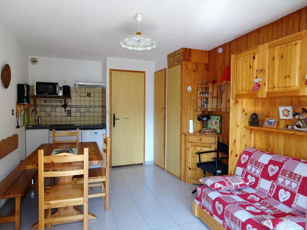 Appartement Champagny-en-Vanoise, 2 pièces, 4 personnes - FR-1-464-109 RÃ©sidence Le Centre - Place Du Centre -, 73350 Champagny-en-Vanoise