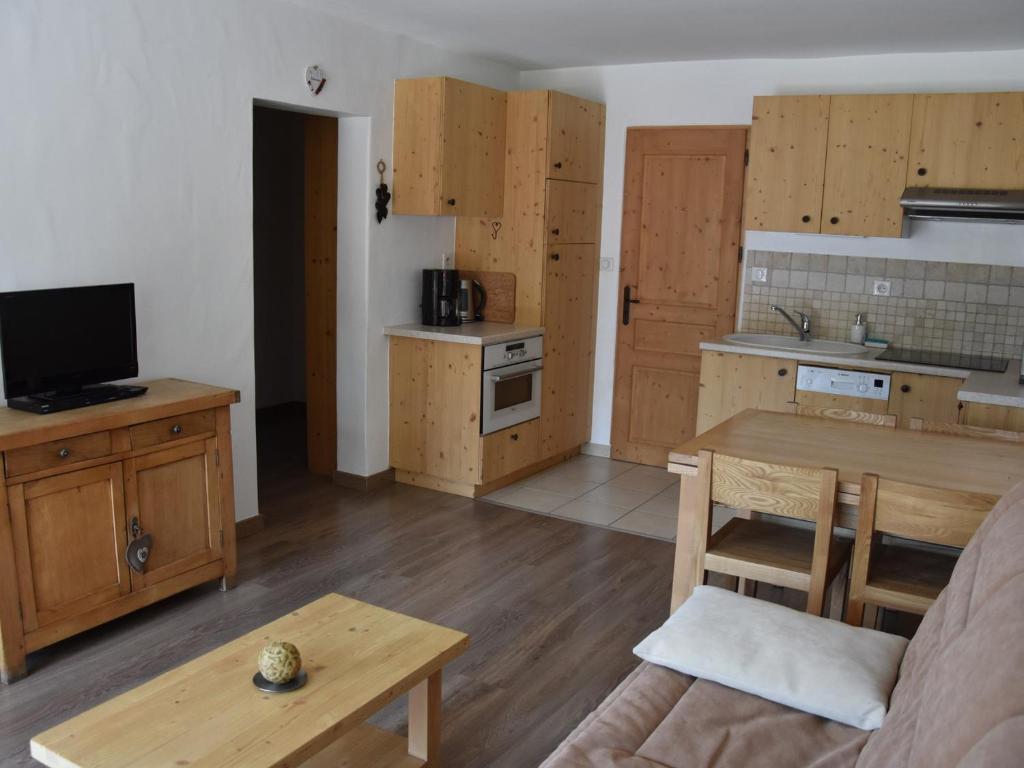 Appartement Champagny-en-Vanoise, 3 pièces, 6 personnes - FR-1-464-80 RÃ©sidence Flor'Alpes - La Roue -, 73350 Champagny-en-Vanoise