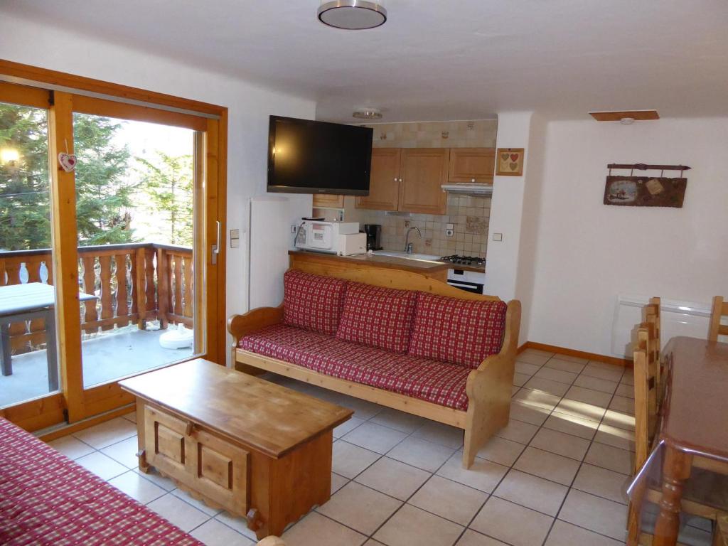 Appartement Champagny-en-Vanoise, 4 pièces, 8 personnes - FR-1-464-37 RÃ©sidence Cristal - La Roue -, 73350 Champagny-en-Vanoise