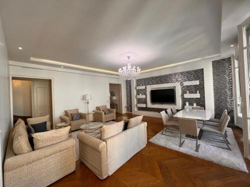 Appartement Champs-Élysées - HALA PARIS