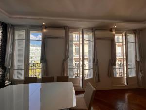 Appartement Champs-Élysées - HALA PARIS