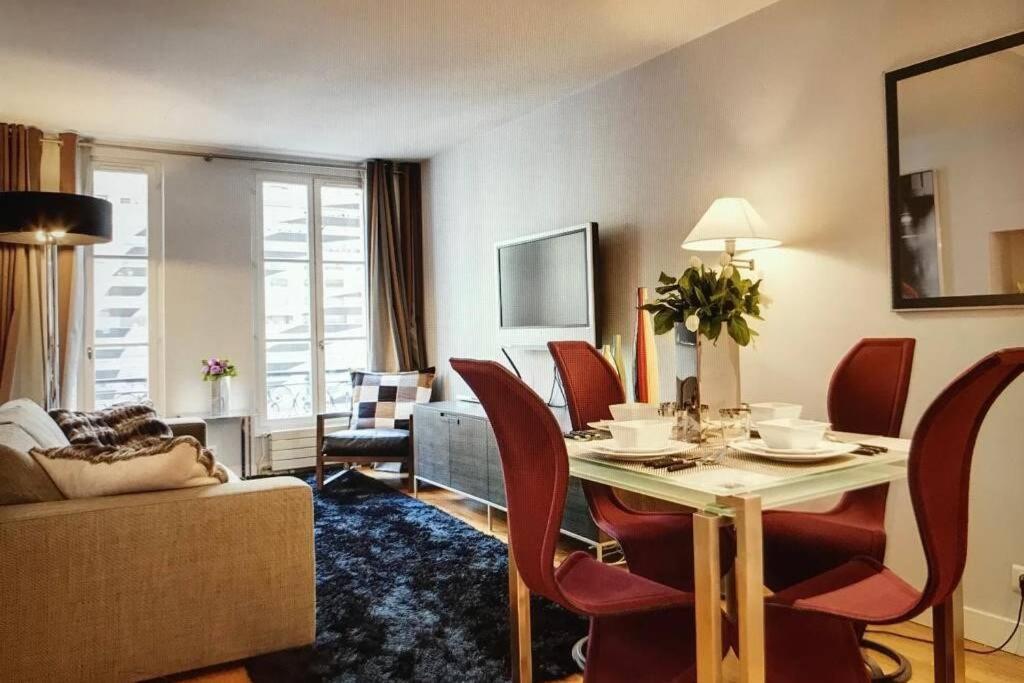 Appartement Champs-Elysées Montaigne - HALA PARIS 23 Rue Bayard, 75008 Paris