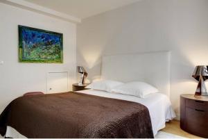 Appartement Champs-Elysées Montaigne - HALA PARIS