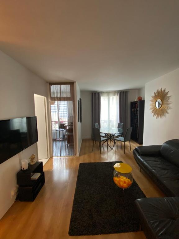 Appartement Champs Élysées Trocadero 13 Rue de Bassano, 75116 Paris