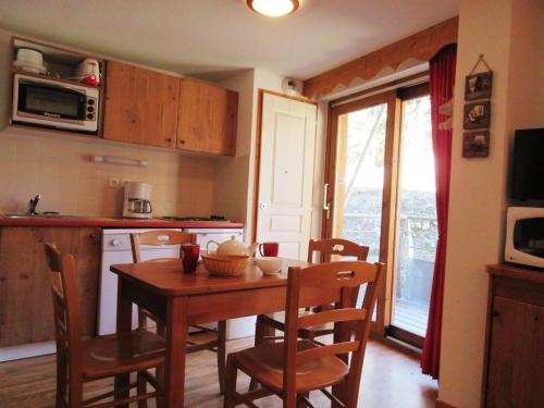 Appartement Chamrousse, 2 pièces, 4 personnes - FR-1-549-104