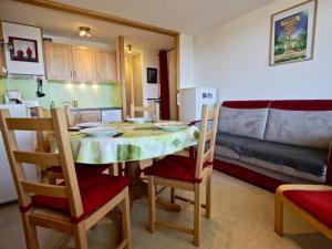 Appartement Chamrousse, 2 pièces, 4 personnes - FR-1-549-34