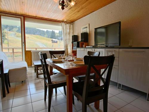 Appartement Chamrousse, 2 pièces, 4 personnes - FR-1-549-69