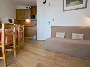 Appartement Chamrousse, 2 pièces, 6 personnes - FR-1-340-11