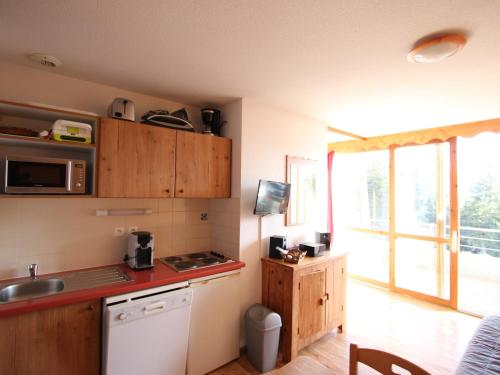 Appartement Chamrousse, 2 pièces, 6 personnes - FR-1-549-125