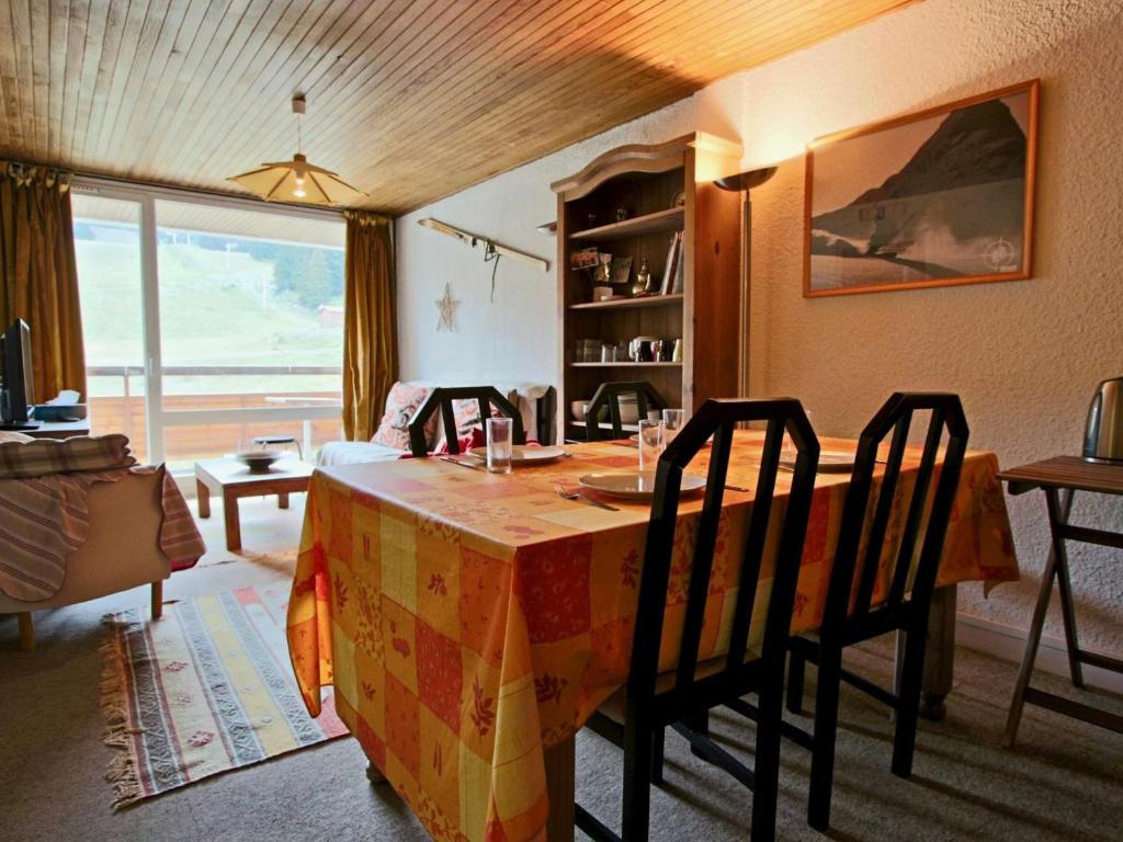 Appartement Appartement Chamrousse, 2 pièces, 6 personnes - FR-1-549-39 480 Avenue du Père Tassé ROCHE BERANGER 38410 Chamrousse