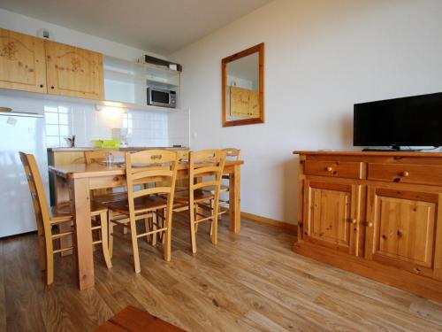 Appartement Chamrousse, 2 pièces, 6 personnes - FR-1-549-5