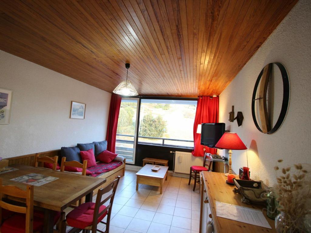 Appartement Appartement Chamrousse, 2 pièces, 6 personnes - FR-1-549-82 865 Route de la croisette ROCHE BERANGER 38410 Chamrousse