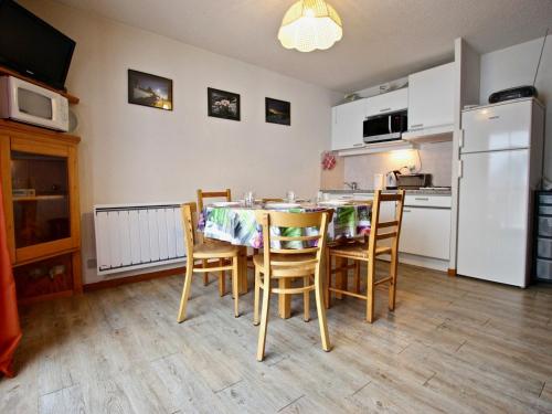 Appartement Chamrousse, 2 pièces, 7 personnes - FR-1-340-229