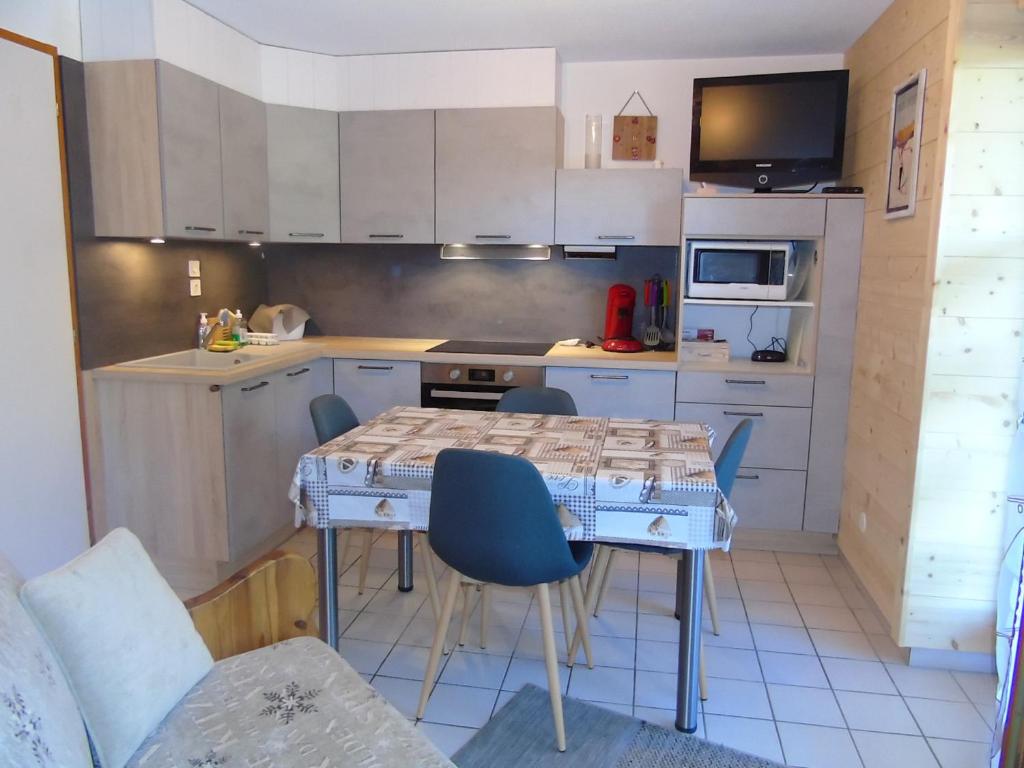 Appartement Châtel, 2 pièces, 4 personnes - FR-1-198-243 811-813 ROUTE DE LA BECHIGNE, 74390 Châtel