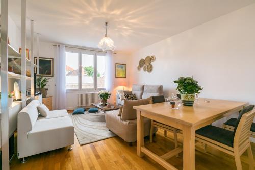 Appartement Climatisé 7mn Centre Ville 95M2 4 Adultes Bébé Garage Sous sol Arrivée Autonome