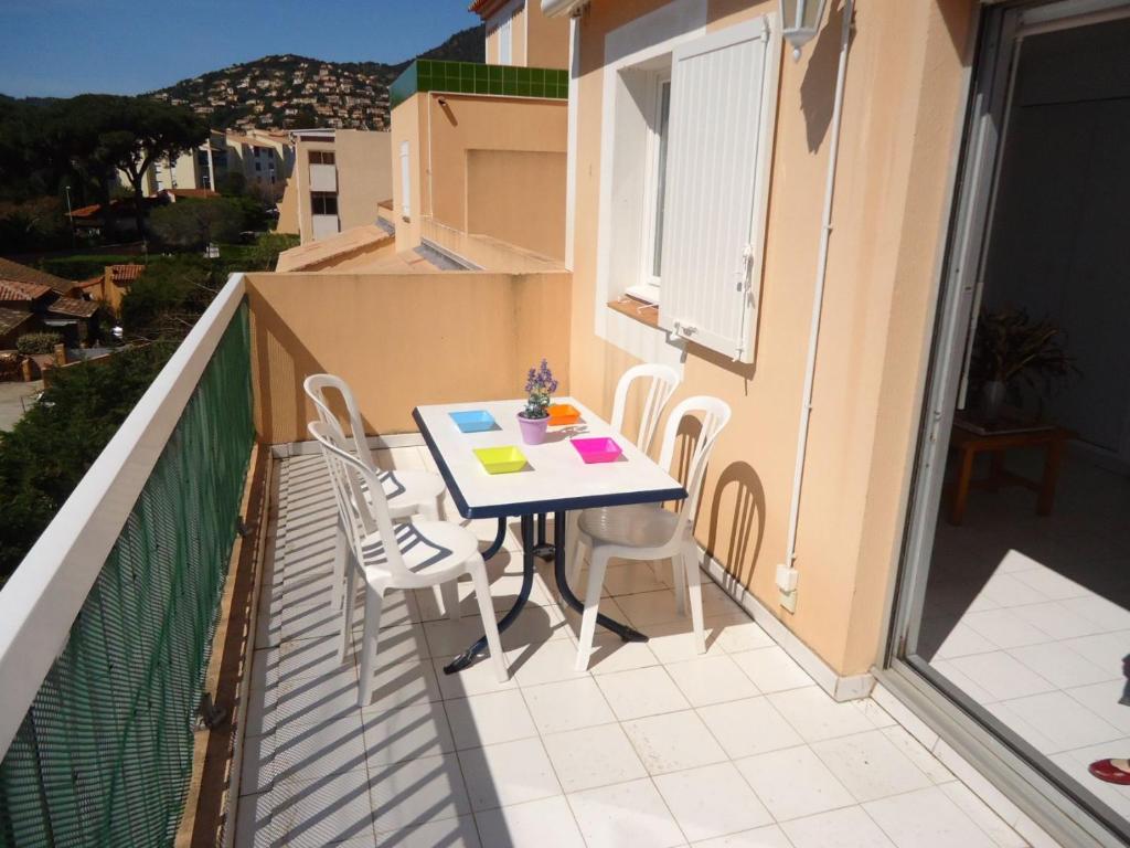 Appartement climatisé avec grande terrasse plein sud Le Nautile N°307, 83240 Cavalaire-sur-Mer