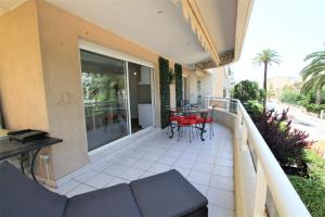 Appartement climatisé bord de mer Palm beach avec grande terrasse